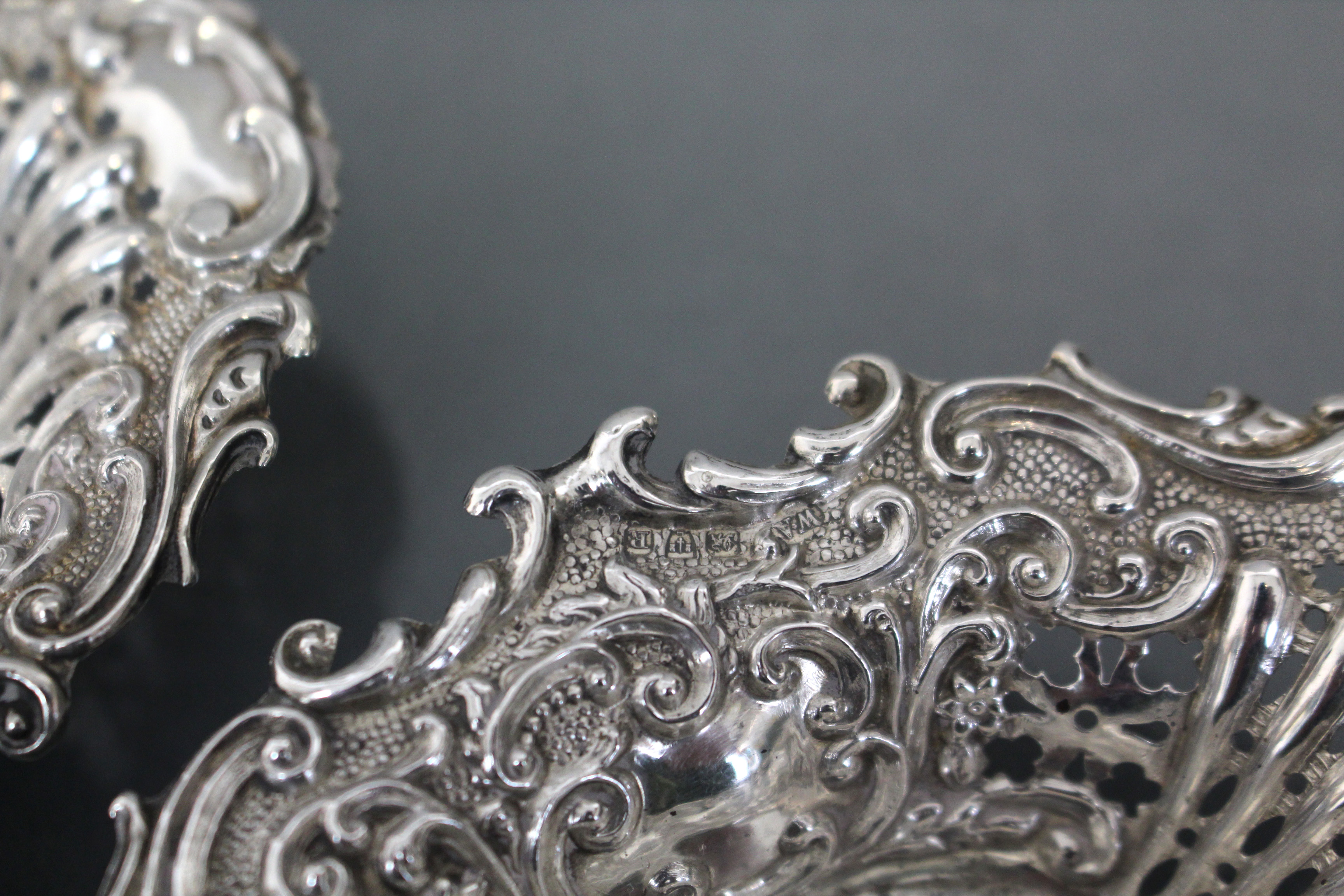 A George V silver quatre-lobe small oval dish with embossed decoration of flowers & scrolls, - Image 4 of 5