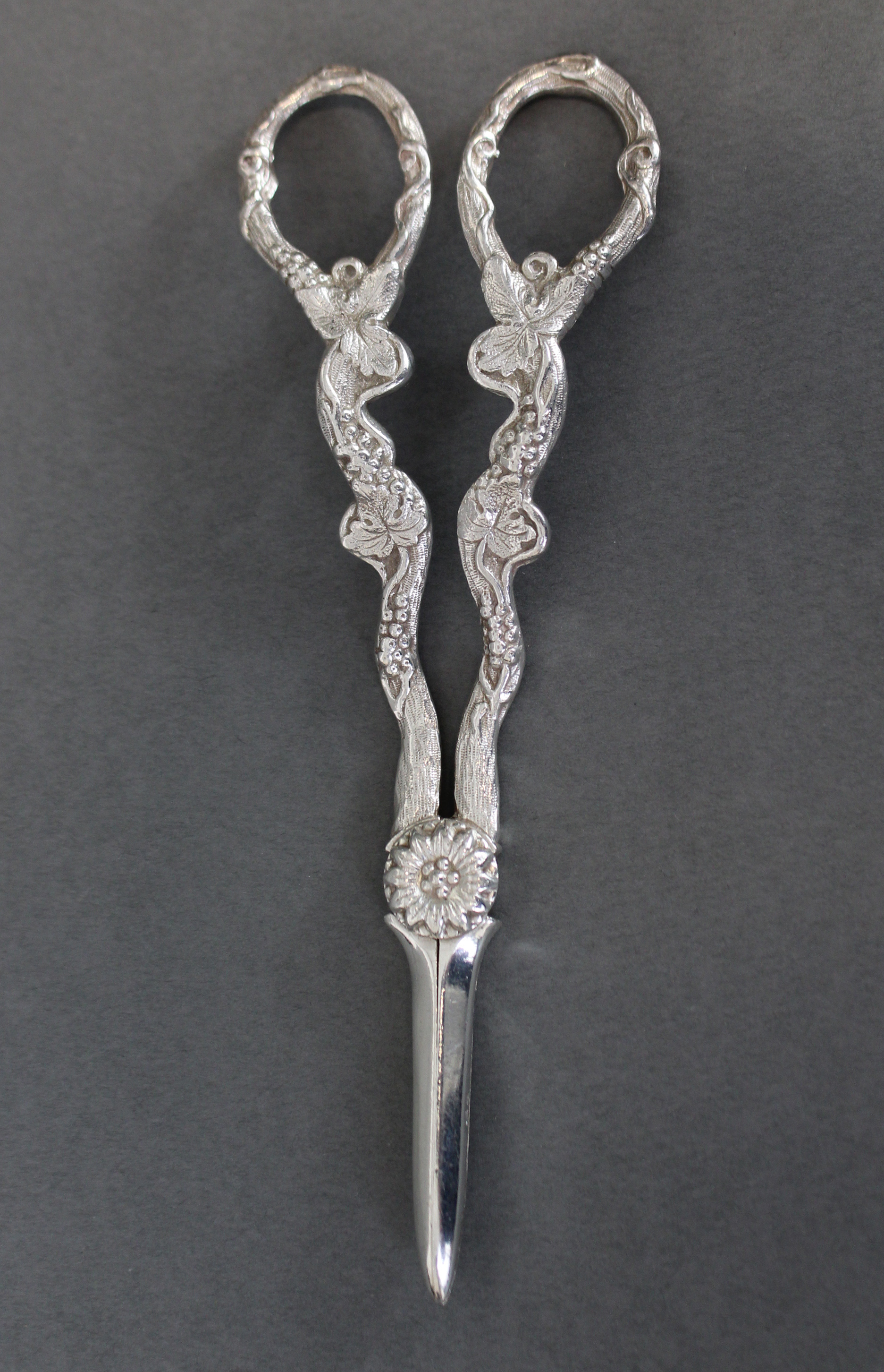 A pair of modern silver grape scissors with cast grapevine stems; London 1969, by D. J. Silver. (3.2