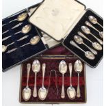 A set of six Hanoverian rat-tail teaspoons & matching sugar tongs in fitted case; Sheffield 1941