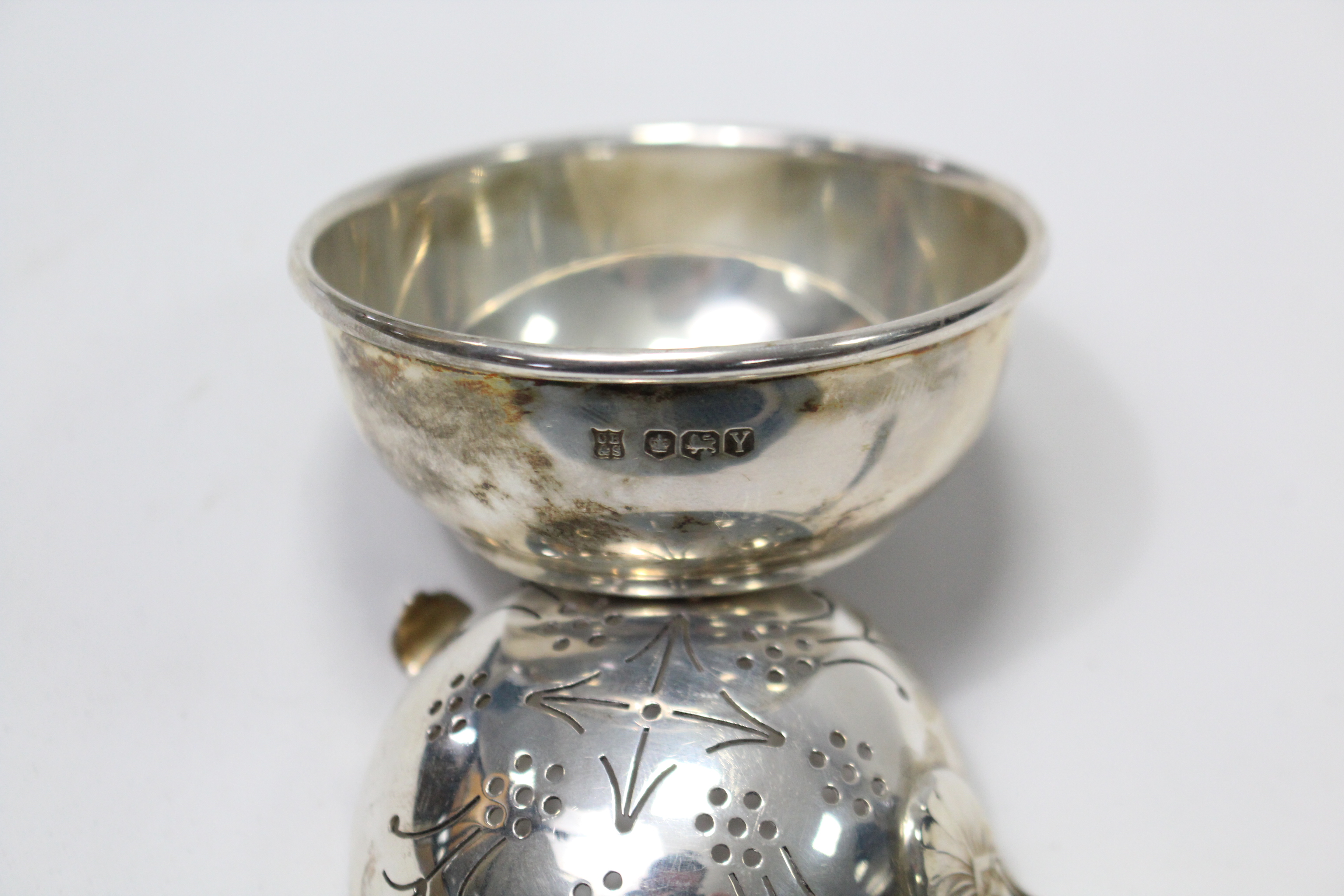 A George VI silver Queens’s pattern sifter spoon, 5” long; & a ditto small sugar bowl, 2½” diameter, - Image 5 of 5