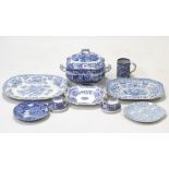 A Spode’s blue & white “Italian” pattern vegetable tureen, 10” wide; two blue & white china meat