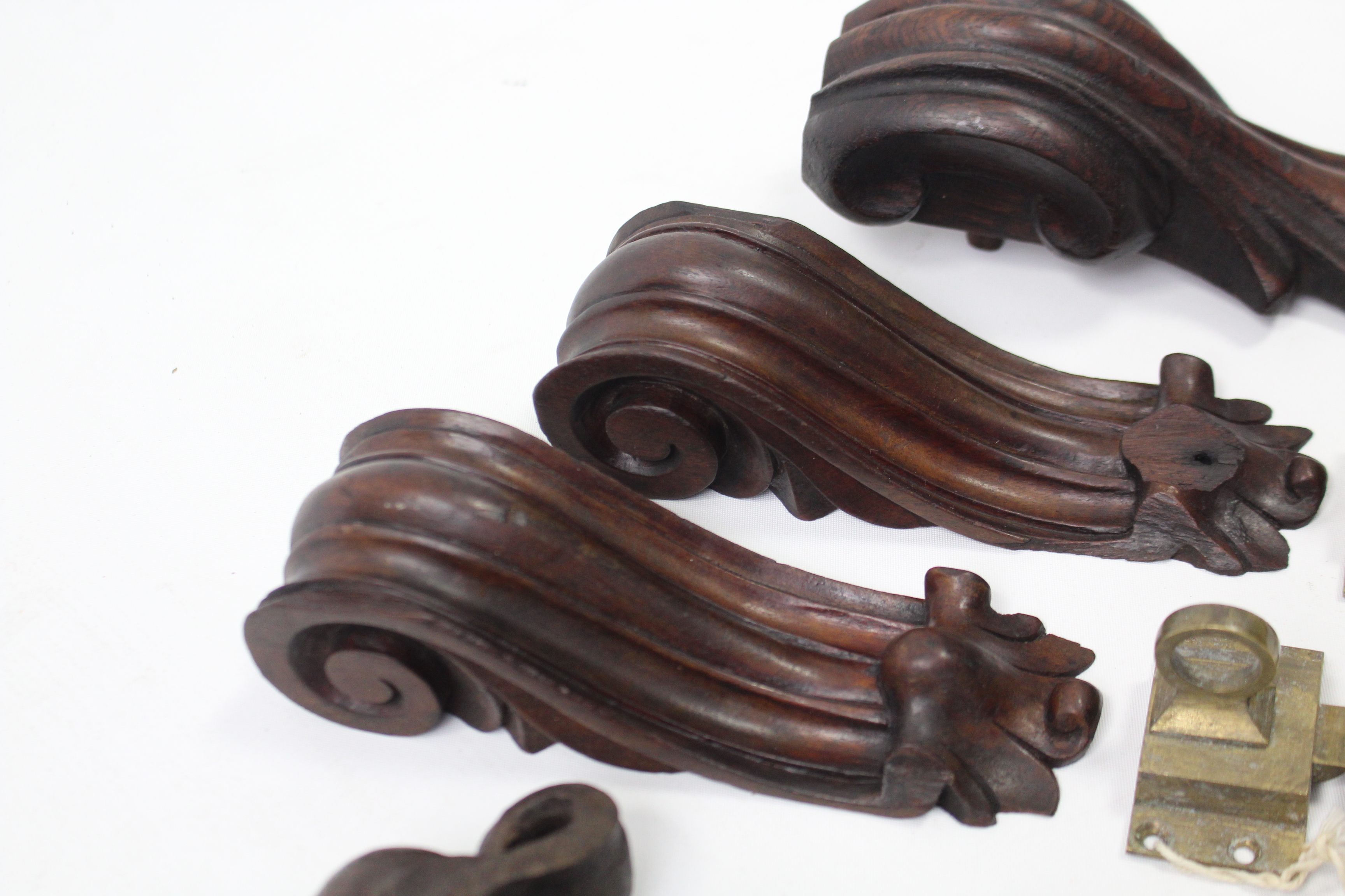 Four carved wooden appliques; & three brass furniture fittings. - Image 2 of 2