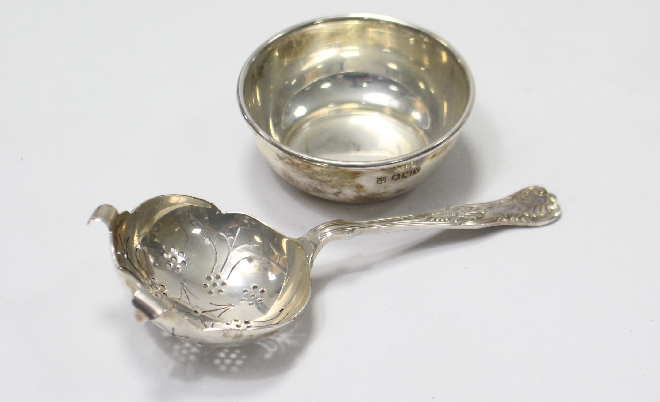 A George VI silver Queens’s pattern sifter spoon, 5” long; & a ditto small sugar bowl, 2½” diameter, - Image 2 of 5