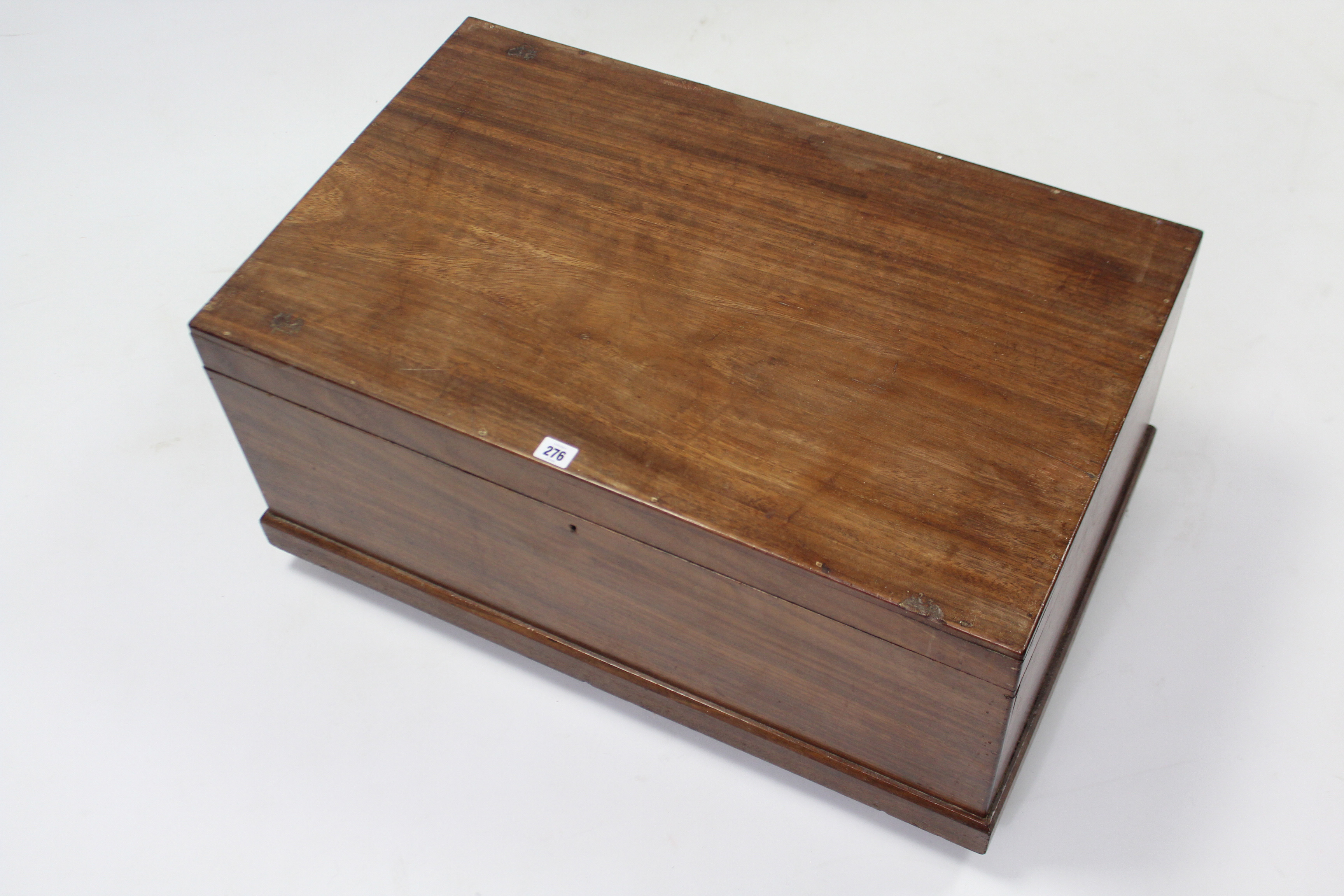 A mahogany storage trunk with hinged lift lid, 31” wide x 15½” high. - Image 3 of 3