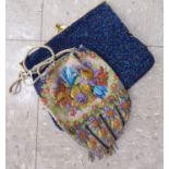 An early 20thC beadwork purse,