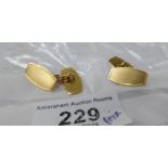A pair of 9ct gold cufflinks with engraved decoration 11