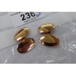 A pair of 9ct gold oval cufflinks 11