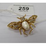 An 18ct gold winged insect brooch,