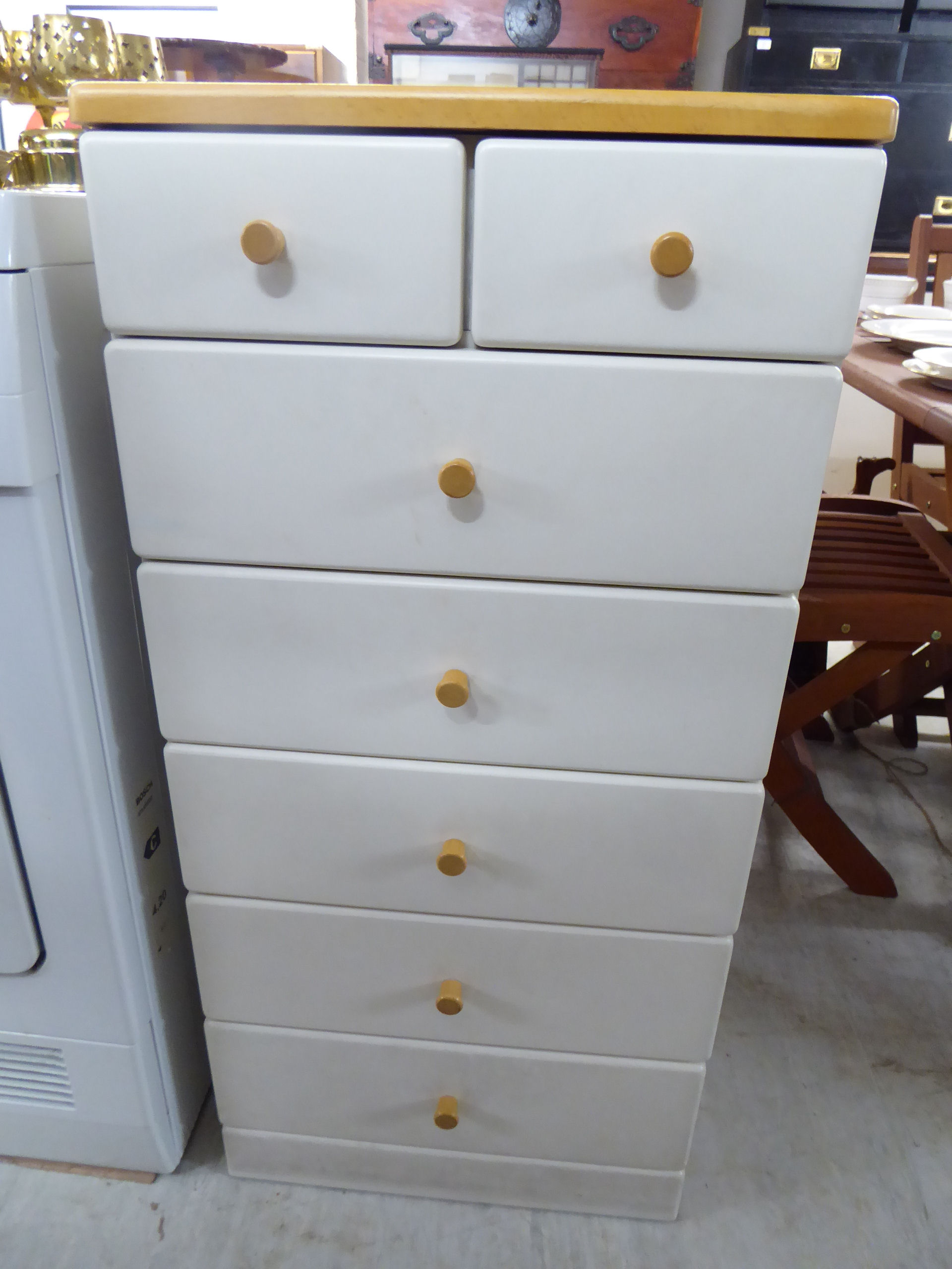 A modern white painted beech pedestal chest with two short/five long drawers, - Image 3 of 4