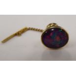 A 9ct gold and opal set tie pin 11