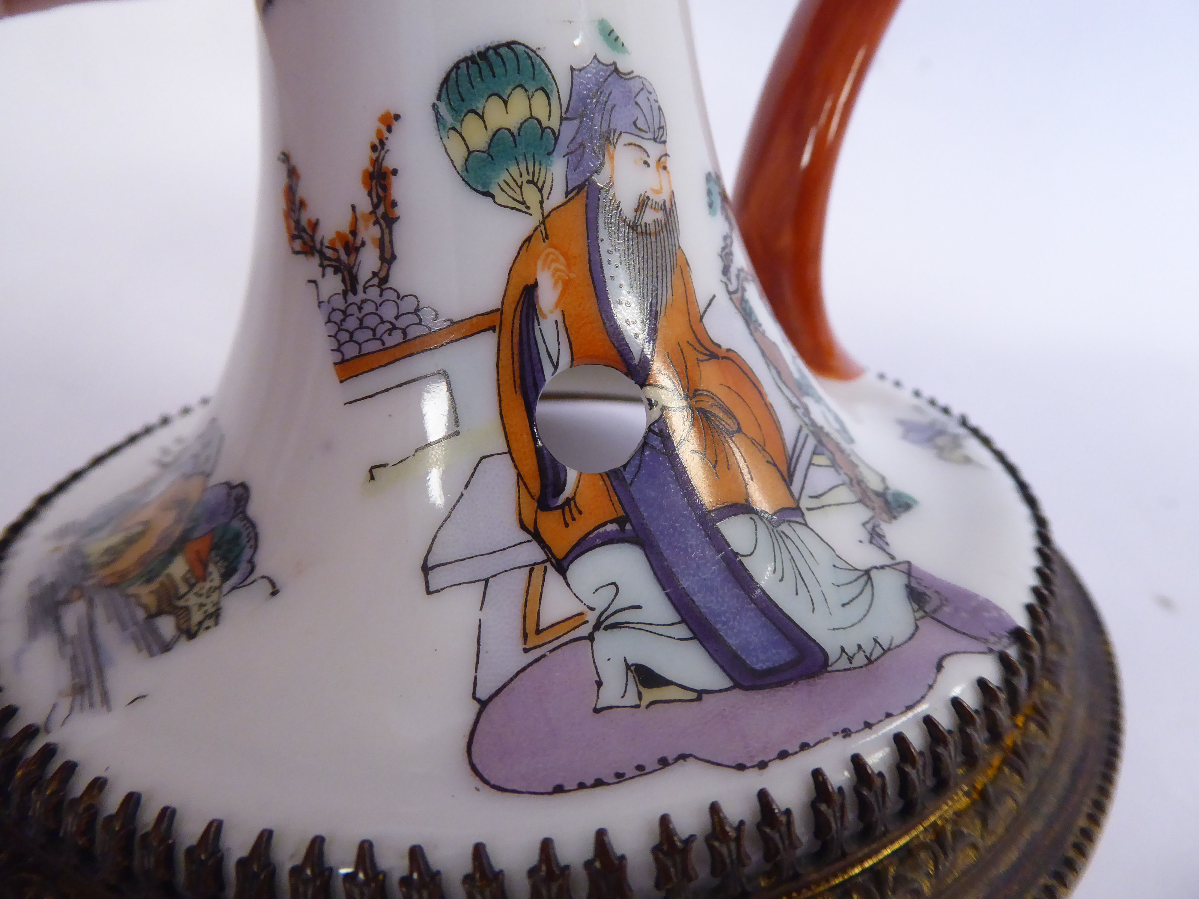 An early 20thC Chinese porcelain chamberstick of tapered form with a flared sconce and applied loop - Image 6 of 6