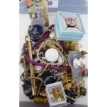 Small collectables and items of personal ornament: to include a letter seal; simulated pearls;