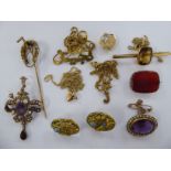 9ct and yellow metal items of personal ornament: to include an Art Nouveau pendant,