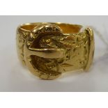 An 18ct gold buckle design ring 11
