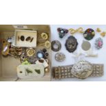 Items of personal ornament: to include brooches and cufflinks CS