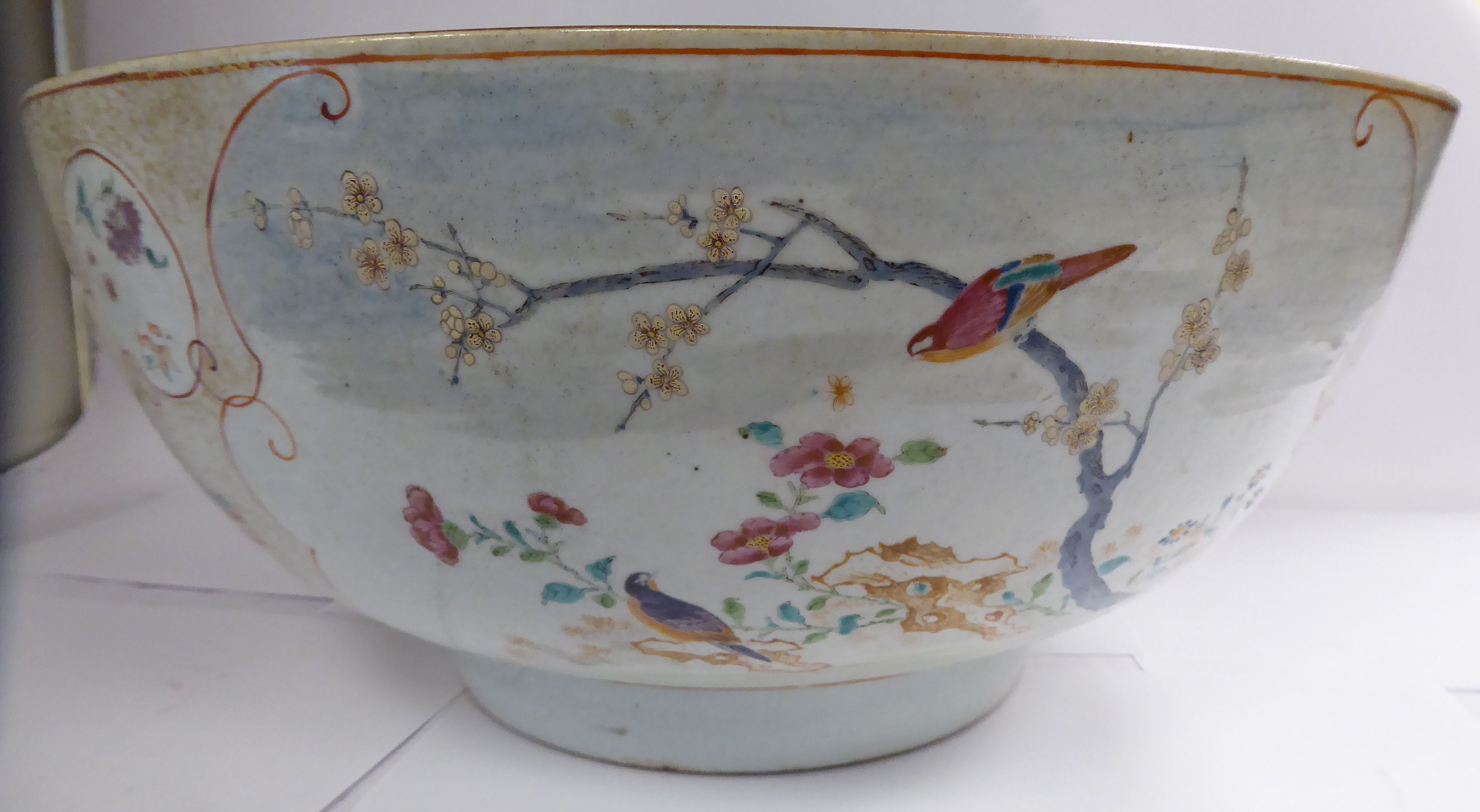 A late 18thC Chinese porcelain footed bowl, decorated in European taste in reserves with figures, - Image 2 of 11