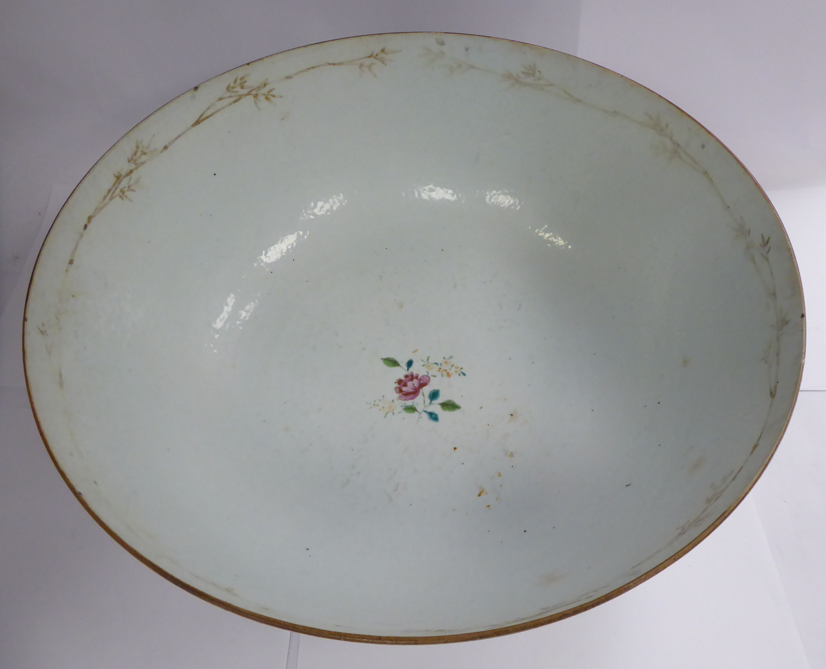 A late 18thC Chinese porcelain footed bowl, decorated in European taste in reserves with figures, - Image 5 of 11