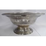 An Edwardian silver cake basket with uniformly pierced and cast rosette ornament,