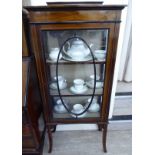 An Edwardian string inlaid mahogany display cabinet with a single glazed door,