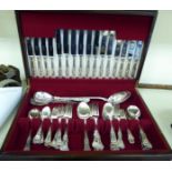 A canteen of Cooper Bros & Sons silver plated Kings pattern flatware cased T0S8