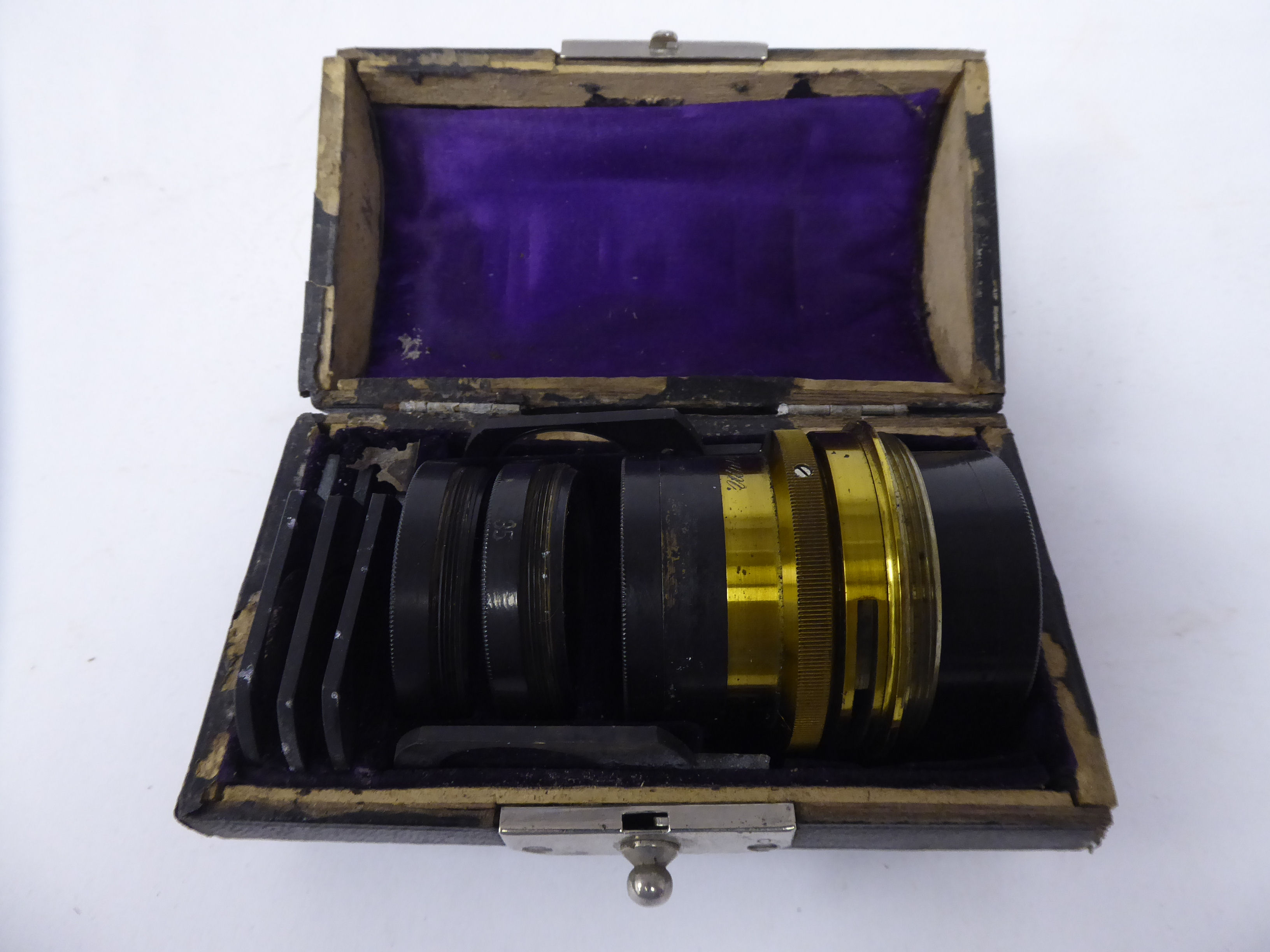 A late 19thC lacquered brass moulded mahogany plate camera with a cased Busch's Vadermecium Satz.No. - Image 11 of 12