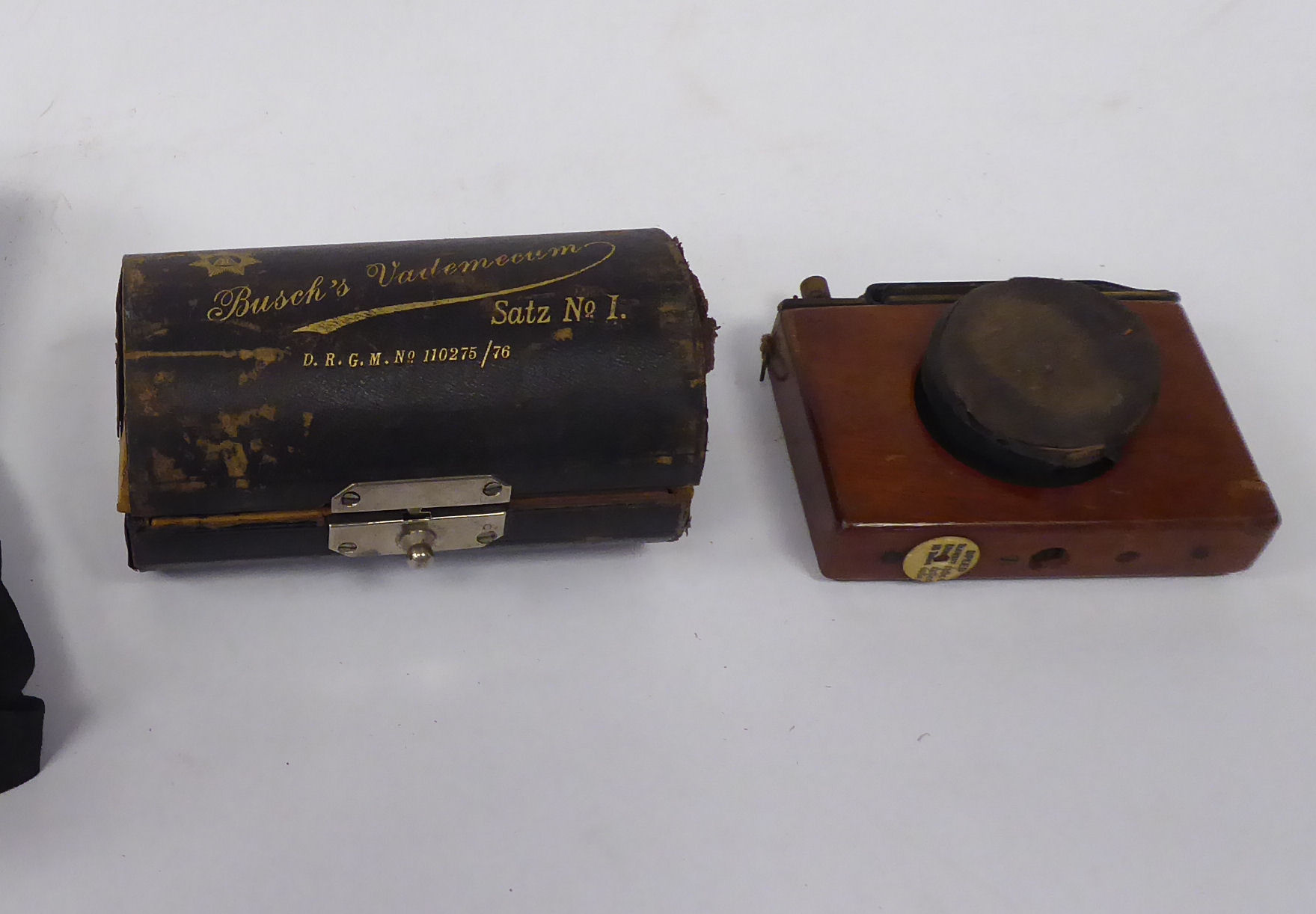 A late 19thC lacquered brass moulded mahogany plate camera with a cased Busch's Vadermecium Satz.No. - Image 7 of 12