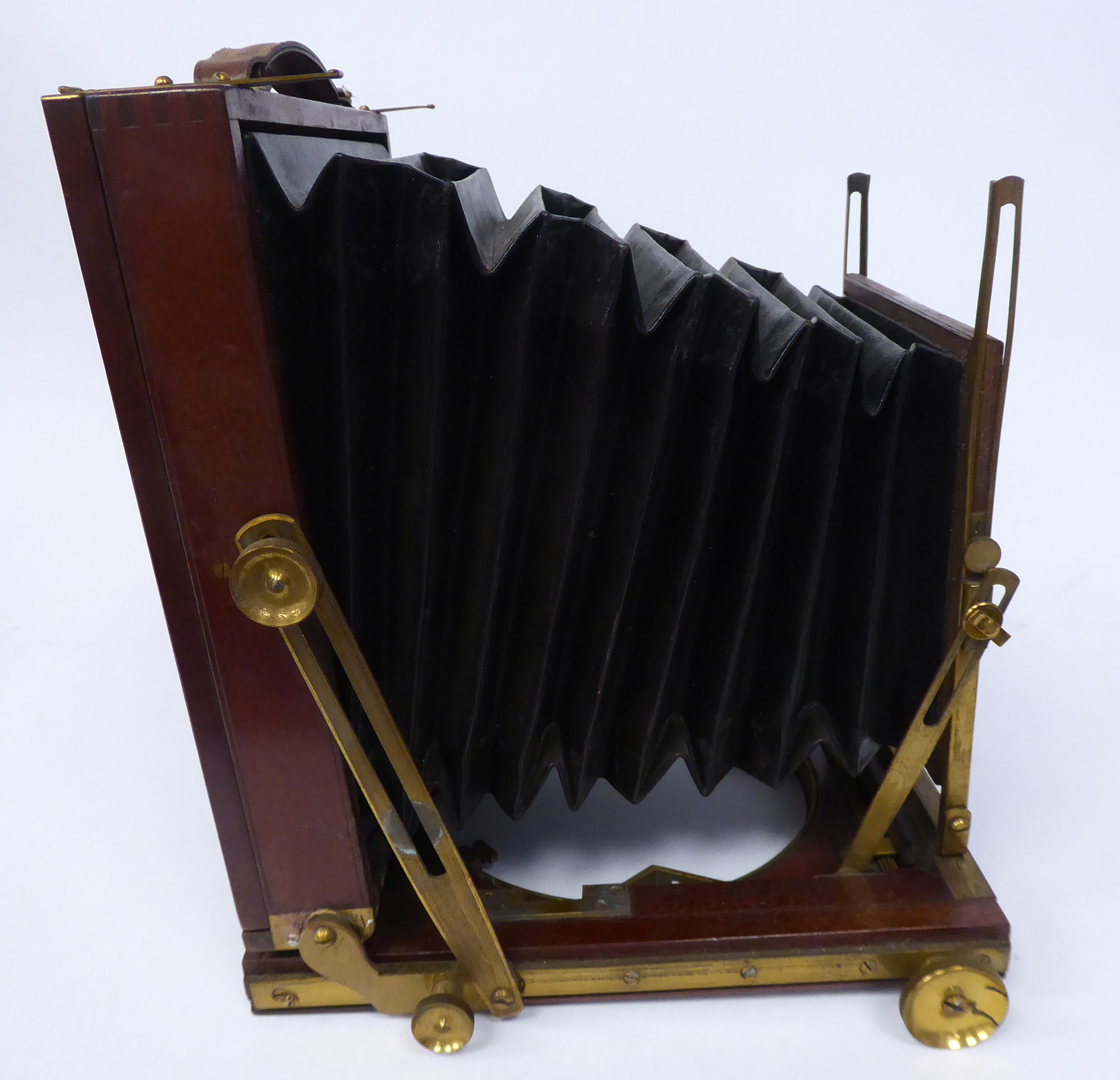 A late 19thC lacquered brass moulded mahogany plate camera with a cased Busch's Vadermecium Satz.No. - Image 3 of 12