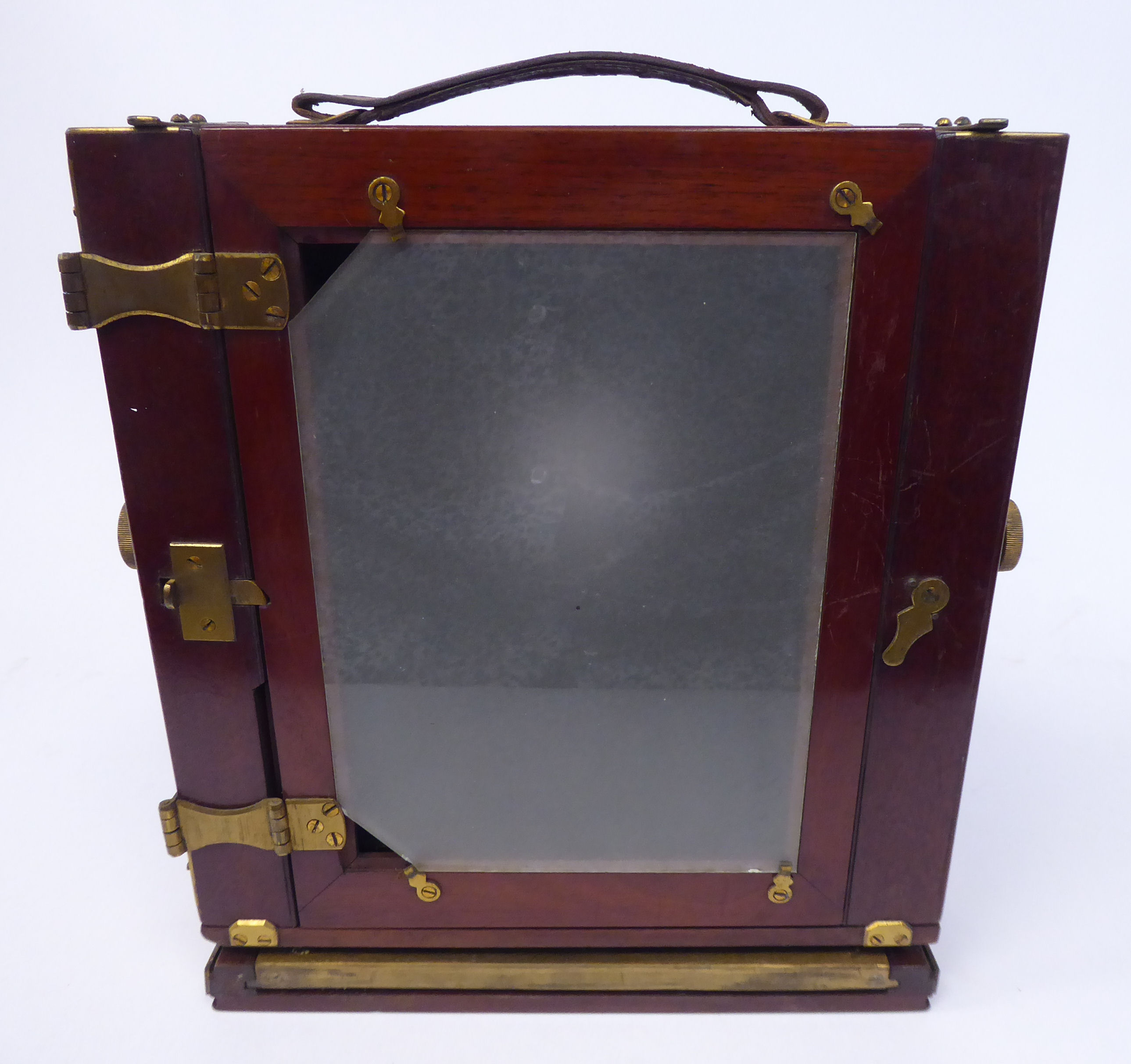 A late 19thC lacquered brass moulded mahogany plate camera with a cased Busch's Vadermecium Satz.No. - Image 4 of 12