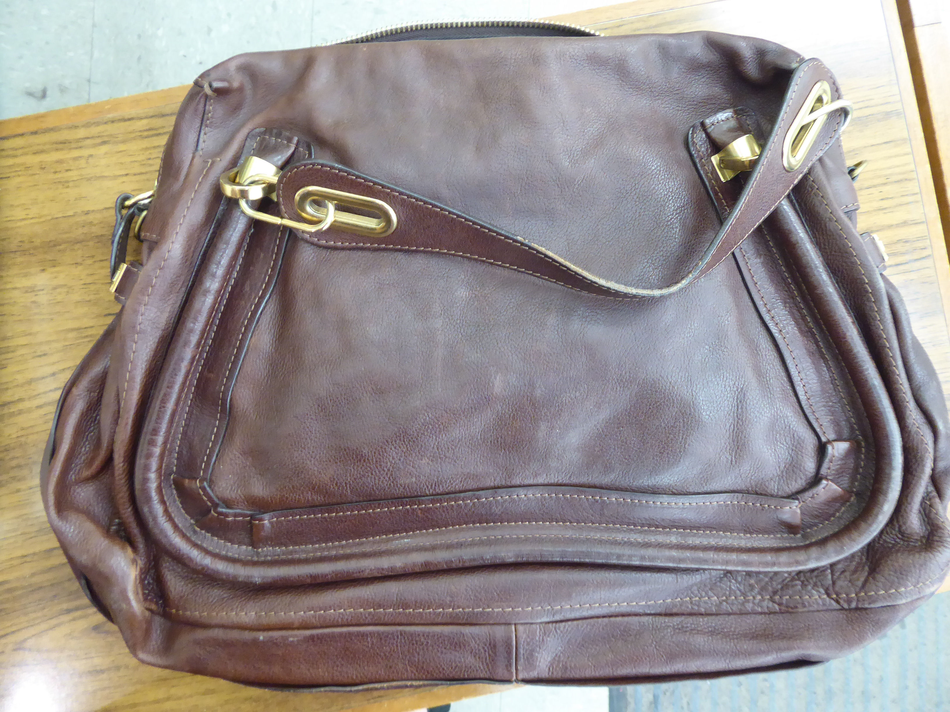 A Chloe style brown leather Paraty bag with gilt metal mounts SR - Image 2 of 3