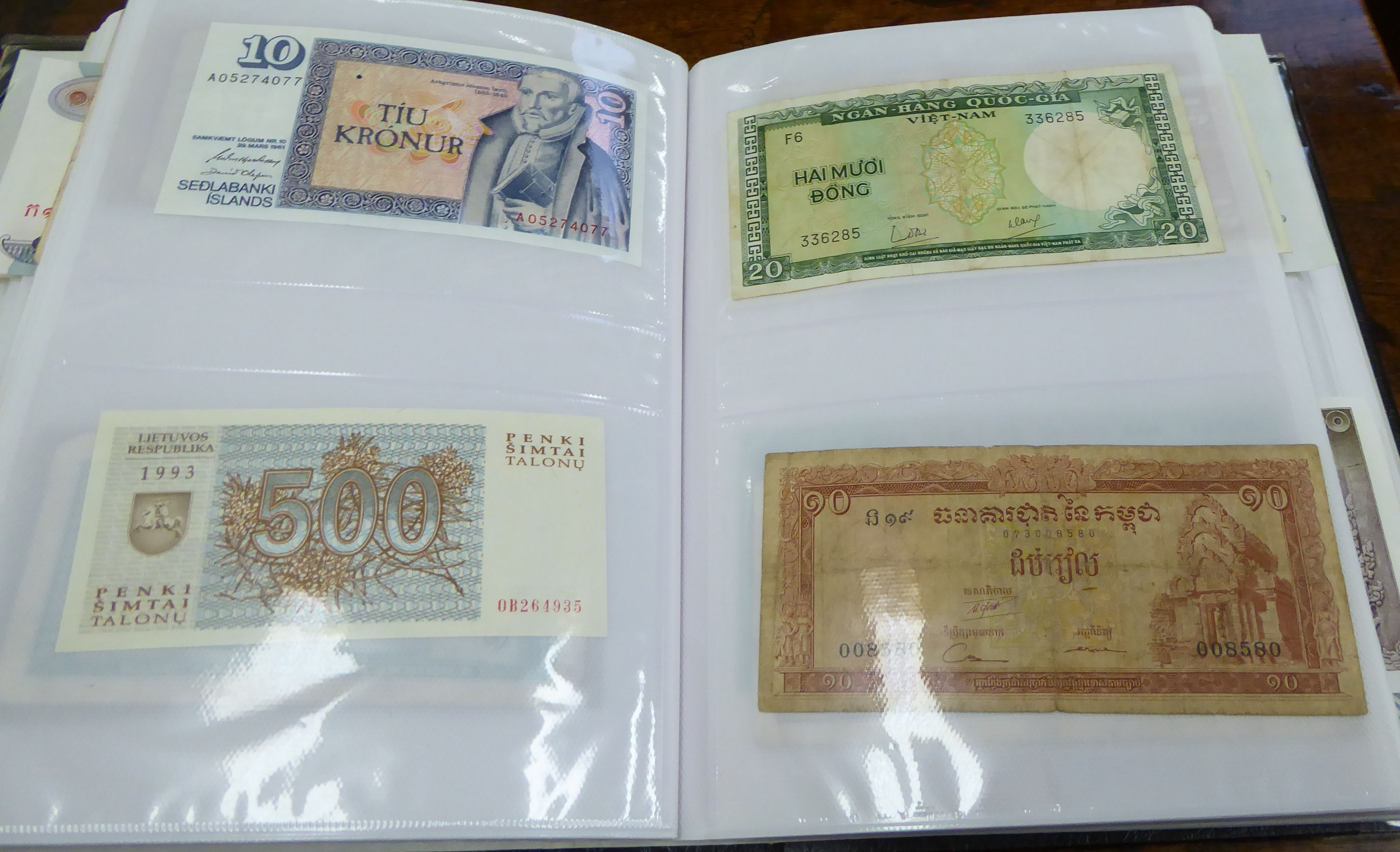 Two uncollated albums collections, containing banknotes from Peru, Uruguay, Turkey, China, Brazil, - Image 6 of 13