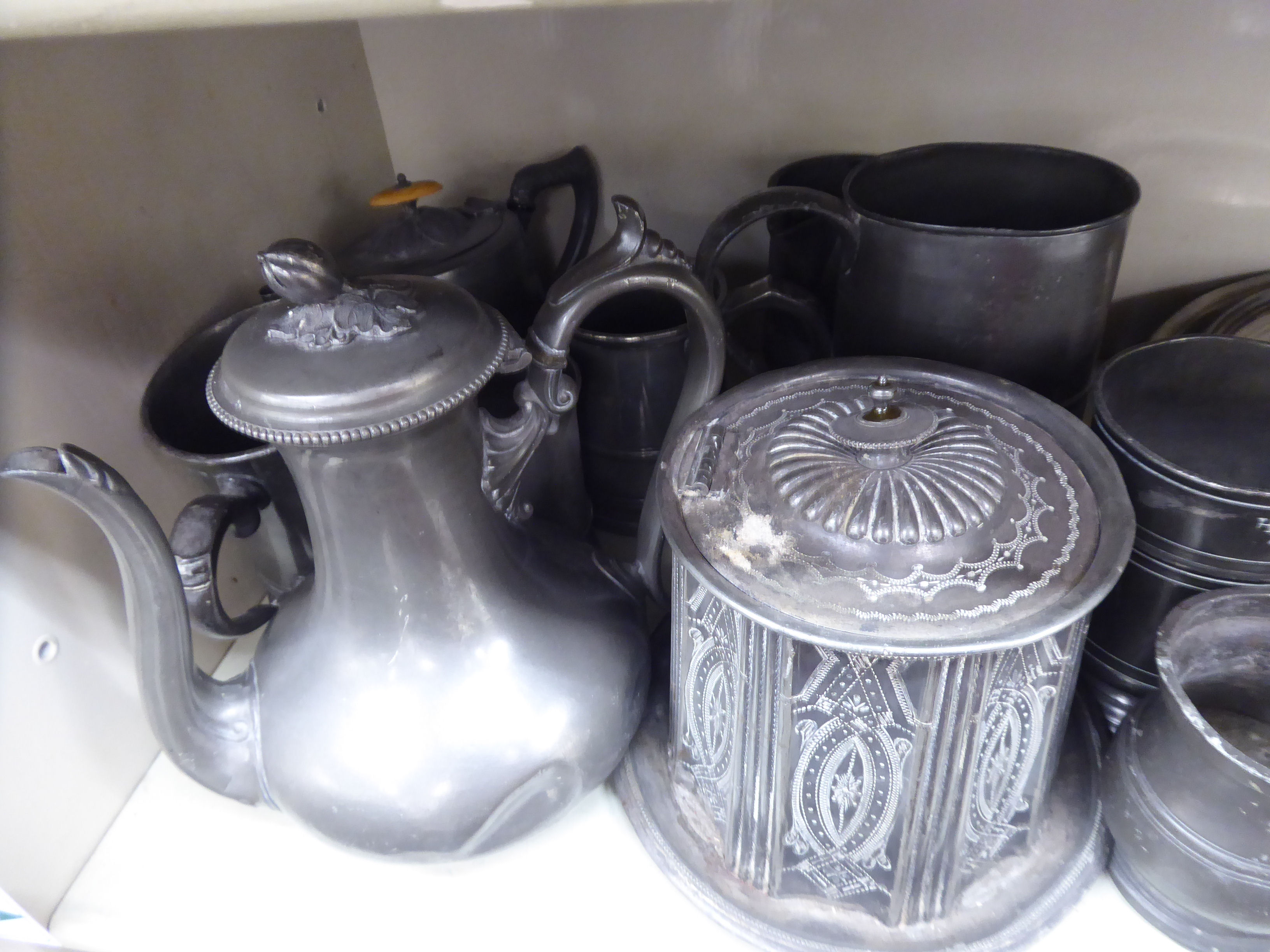 18thC and 19thC pewter tableware: to include plates 8''dia, tankards, - Image 3 of 3