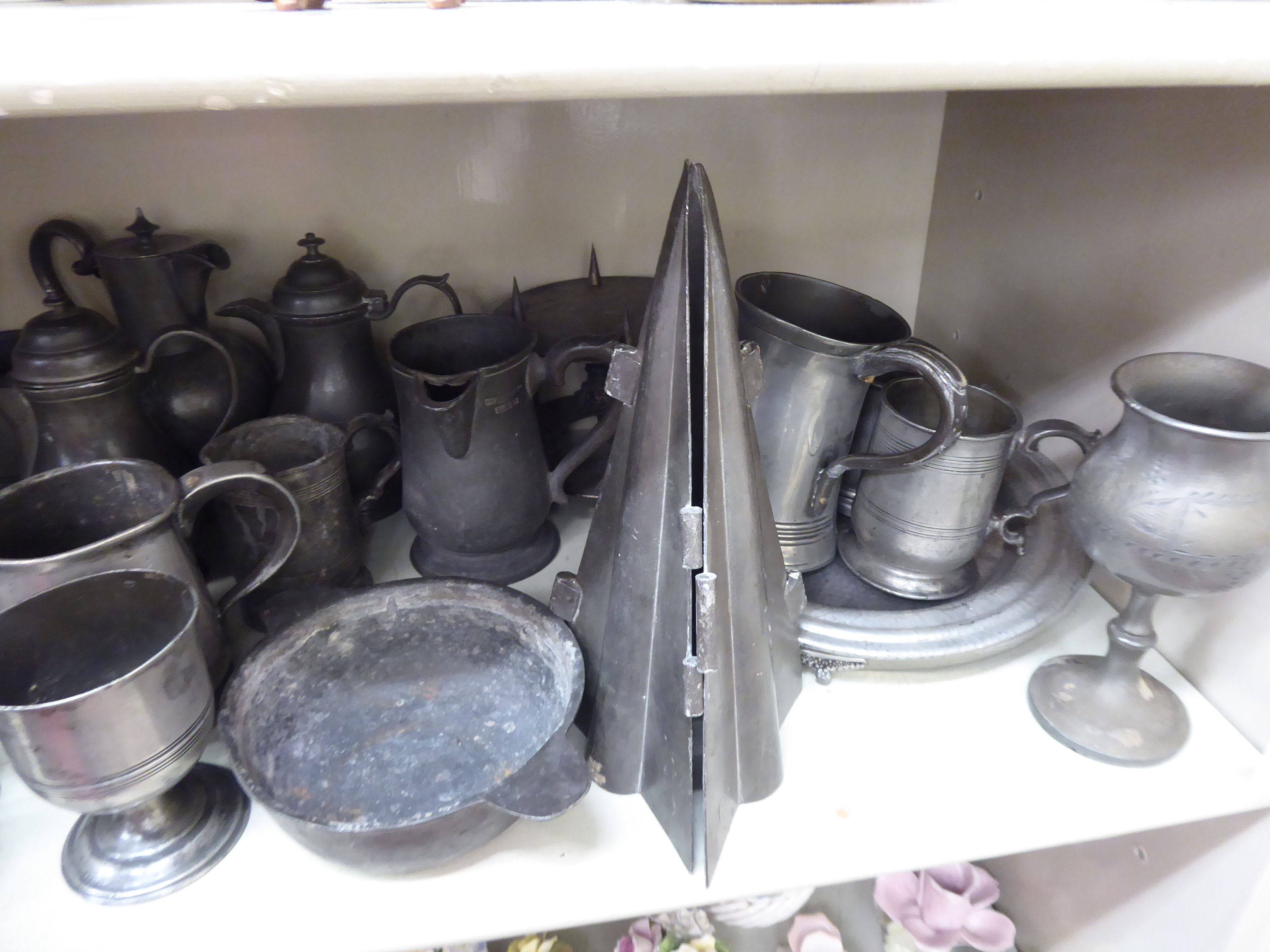18thC and 19thC pewter tableware, - Image 3 of 3
