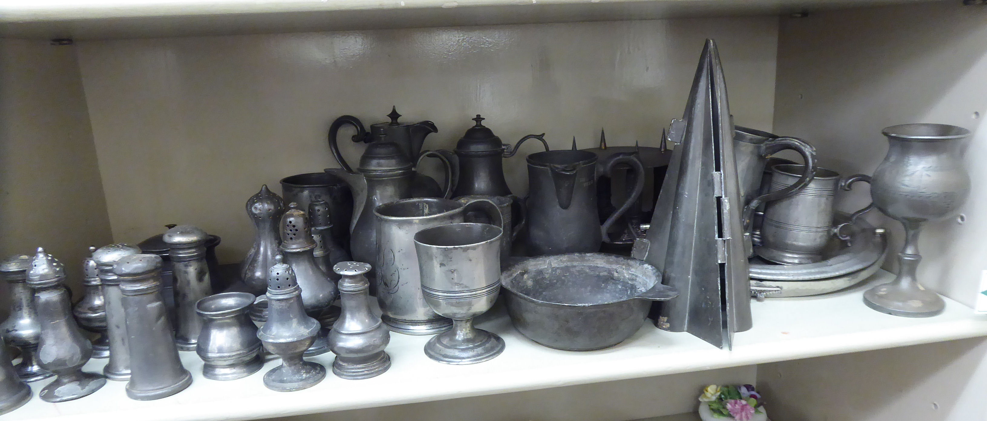 18thC and 19thC pewter tableware,