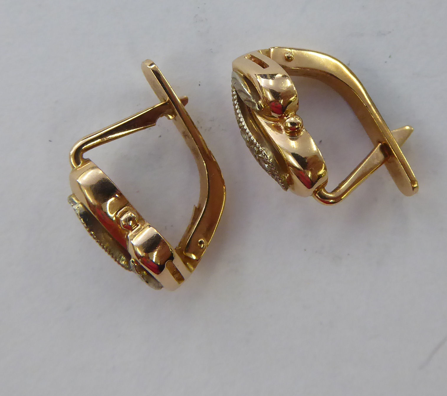 A pair of gold earrings, - Image 2 of 2