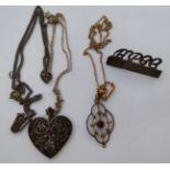 Jewellery: to include a late Victorian 9ct gold pendant necklace,