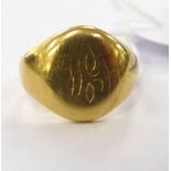 A lady's 18ct gold signet ring 11
