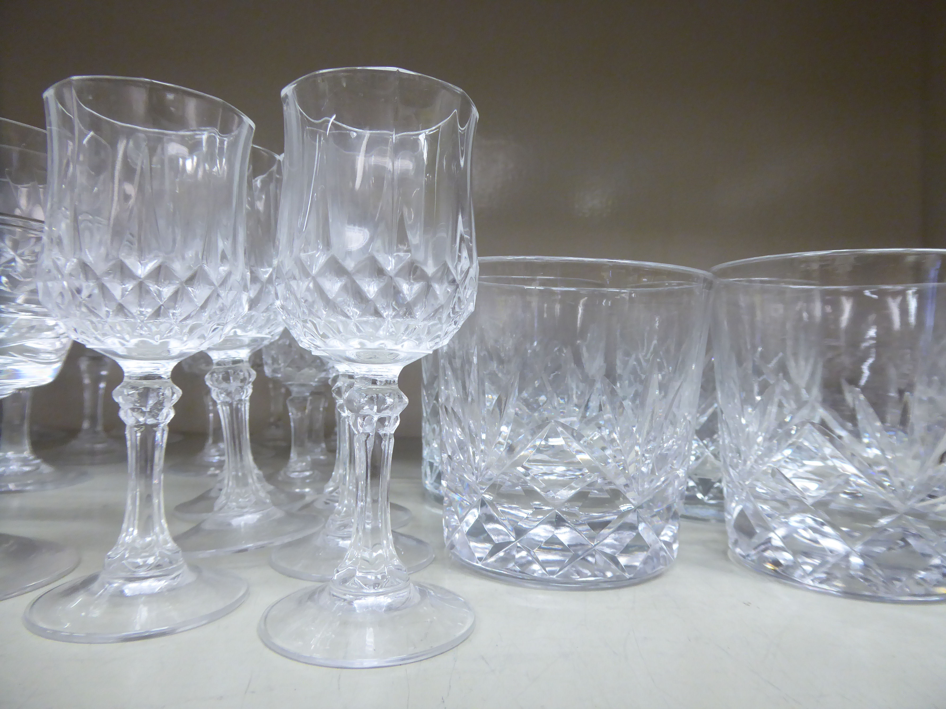 Slice decorated crystal stemmed drinking glasses comprising sherries, - Image 5 of 5