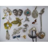 Silver and yellow metal costume jewellery: to include a silver and turquoise pendant CS