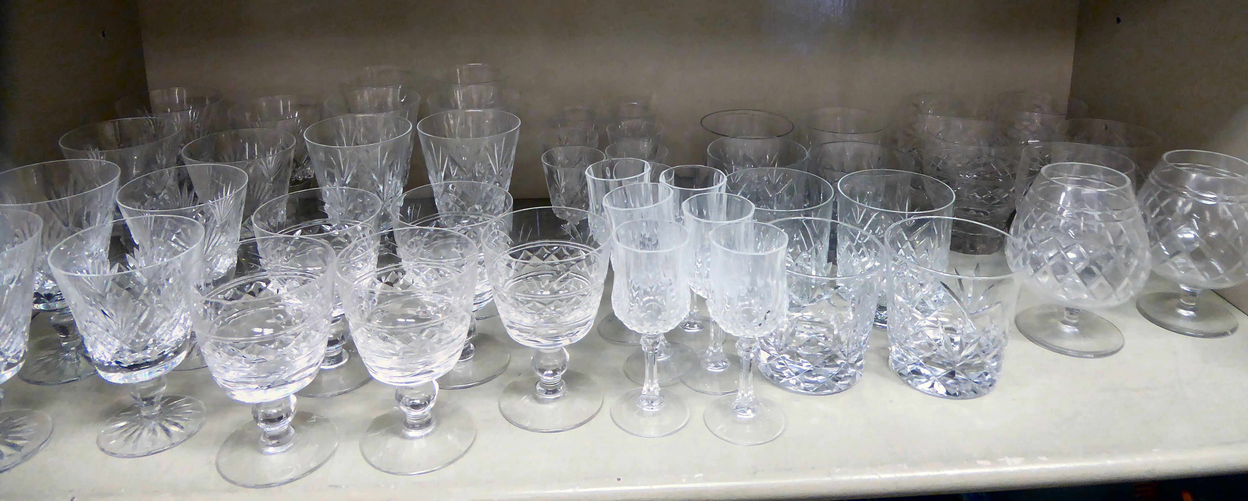 Slice decorated crystal stemmed drinking glasses comprising sherries, - Image 2 of 5