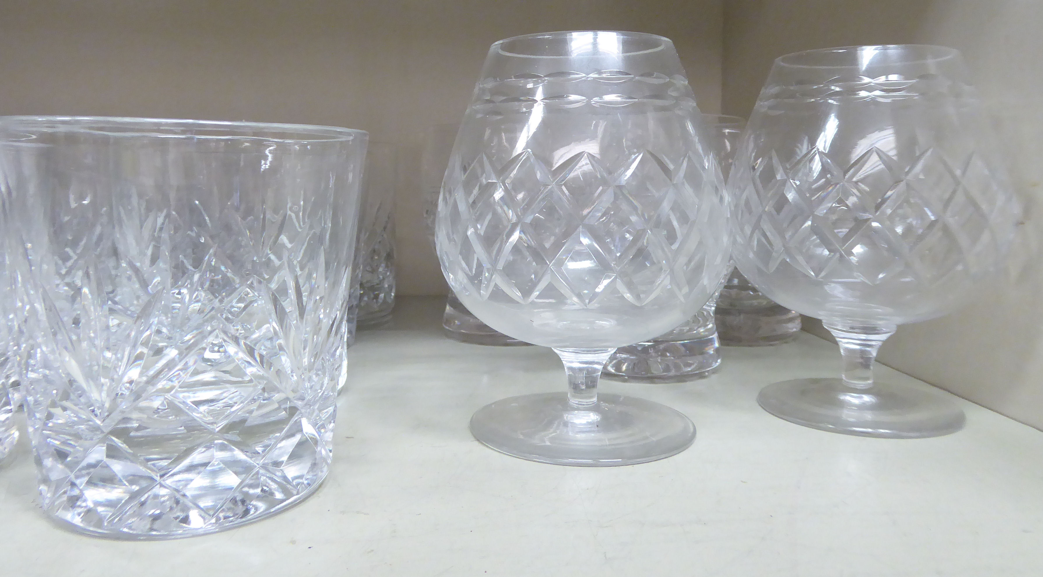 Slice decorated crystal stemmed drinking glasses comprising sherries, - Image 4 of 5