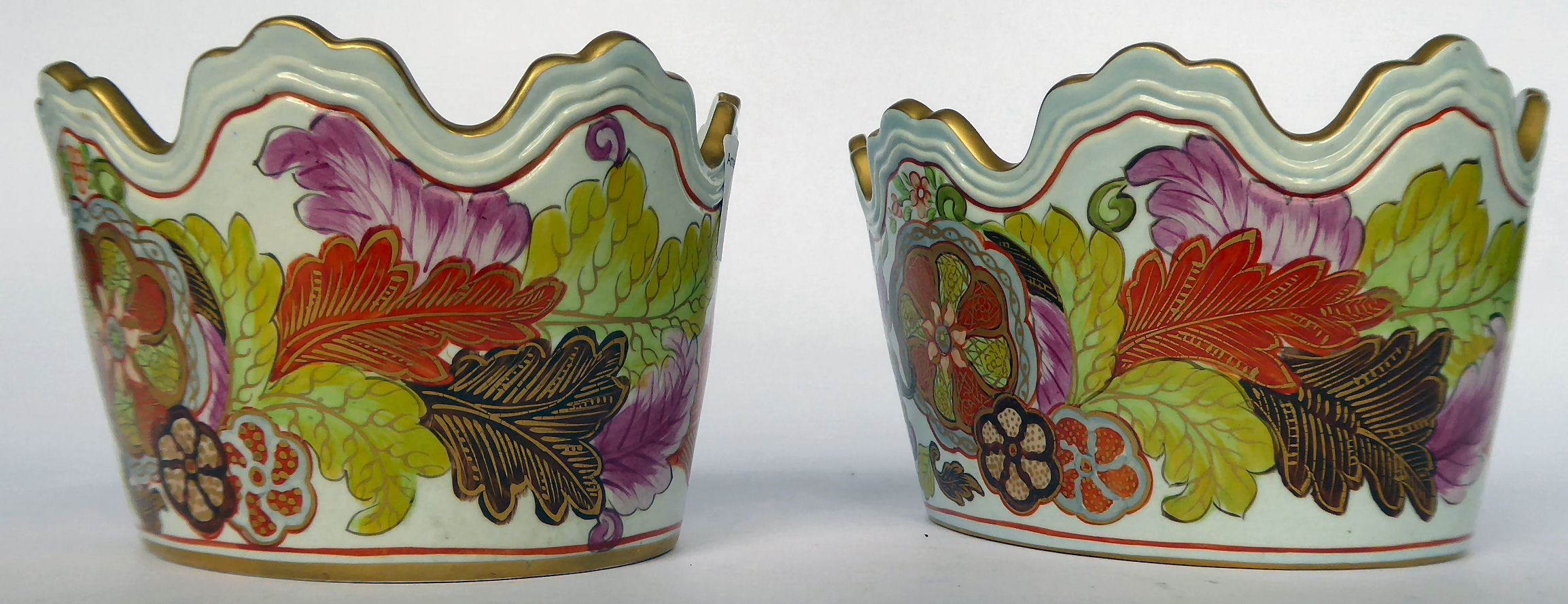 A pair of early 20thC Italian pottery Monteith design oval bowls, - Image 3 of 8