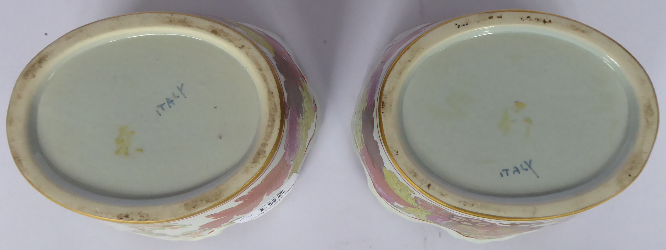 A pair of early 20thC Italian pottery Monteith design oval bowls, - Image 8 of 8