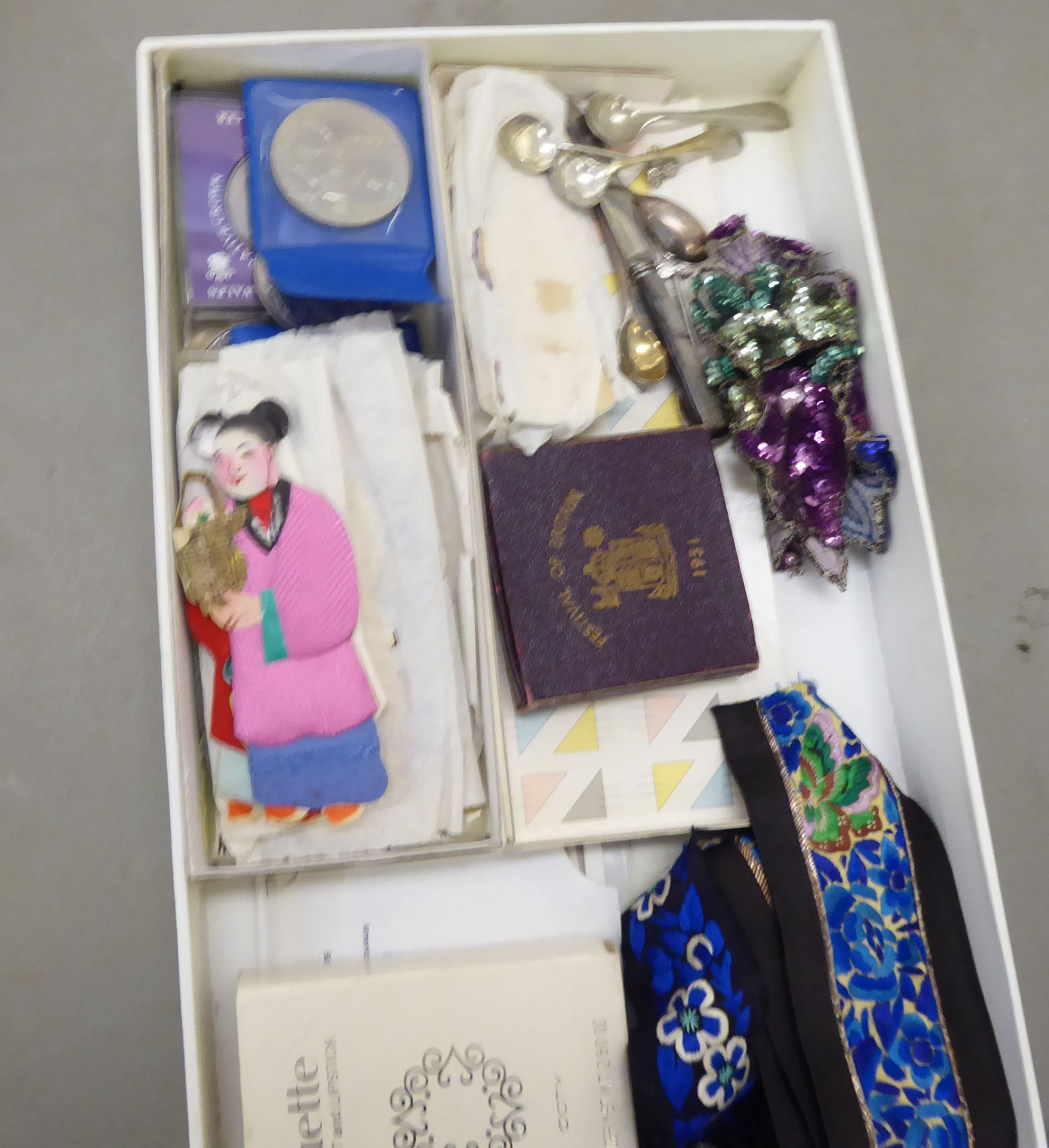 A mixed lot: to include assorted items of personal ornament (From the Ian Thomas Estate Sale) - Image 2 of 7