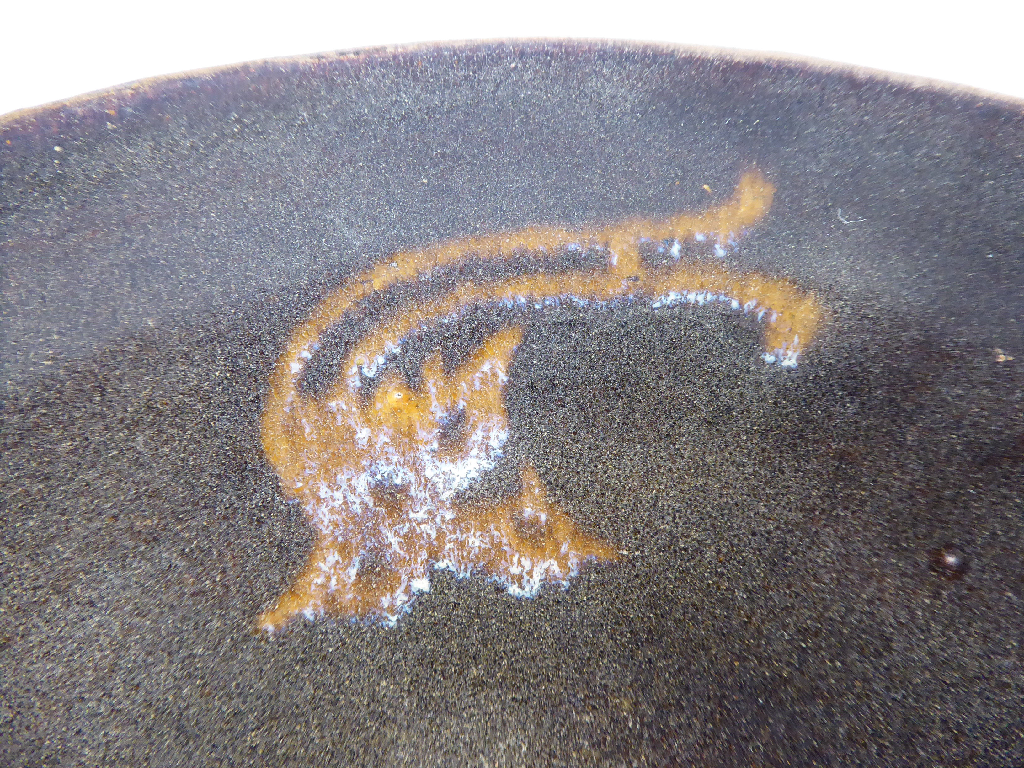 A Chinese pottery bowl, decorated with three dragon motifs, - Image 4 of 9