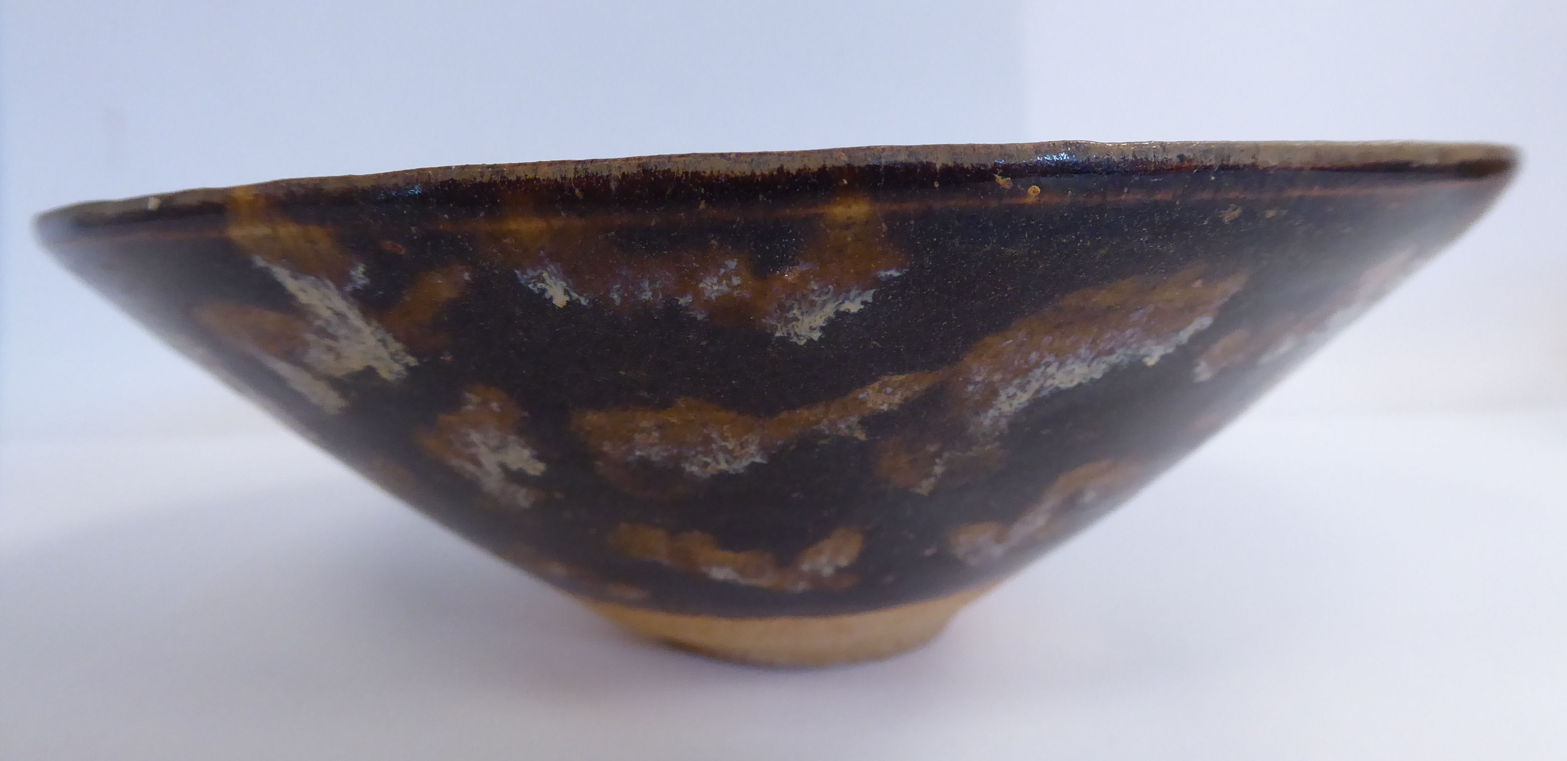 A Chinese pottery bowl, decorated with three dragon motifs, - Image 5 of 9