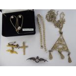 Items of personal ornament: to include a bi-coloured metal pendant cross; and a 9ct gold bar brooch,