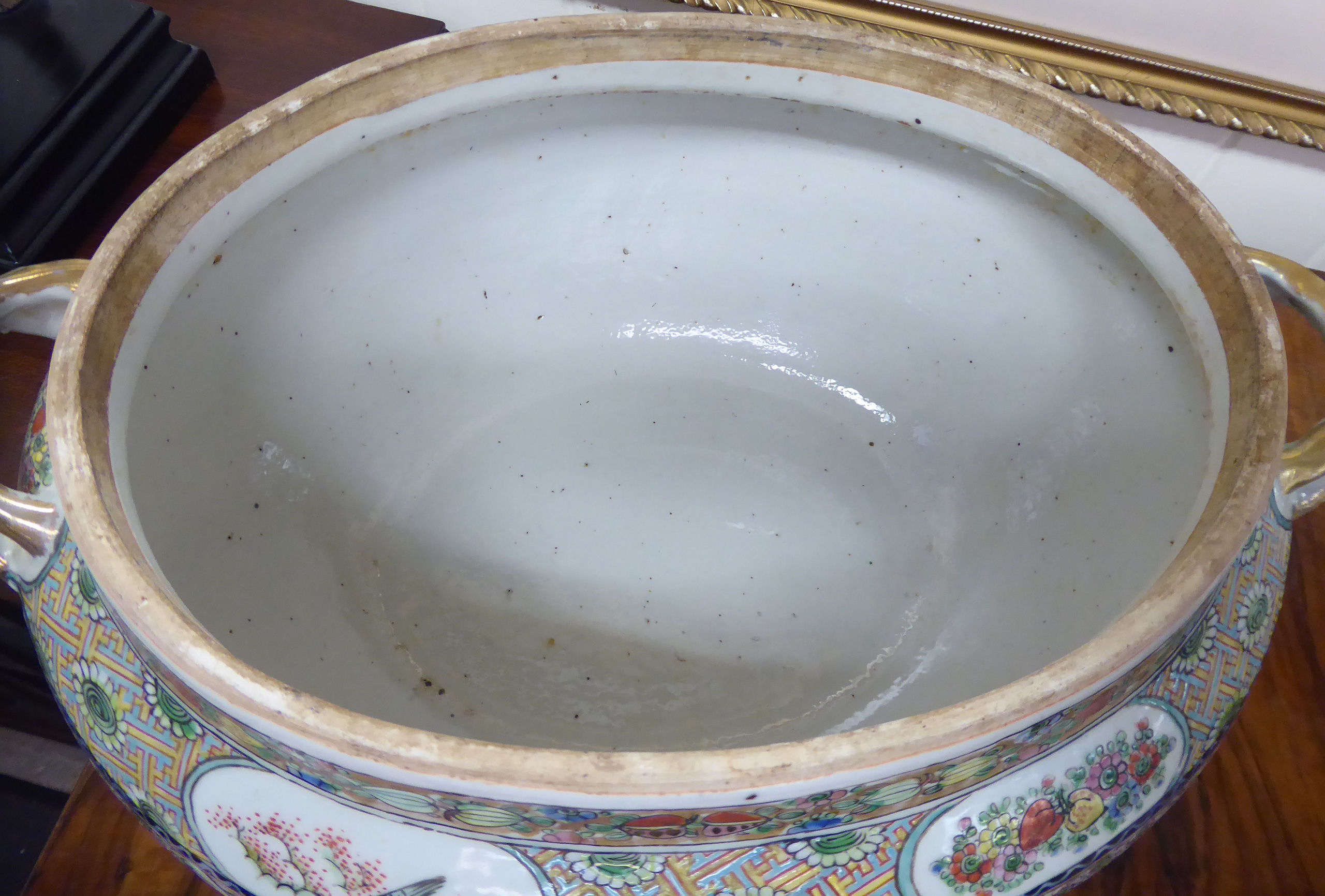 A Chinese porcelain tureen (no cover), decorated with cockerels, - Image 3 of 4