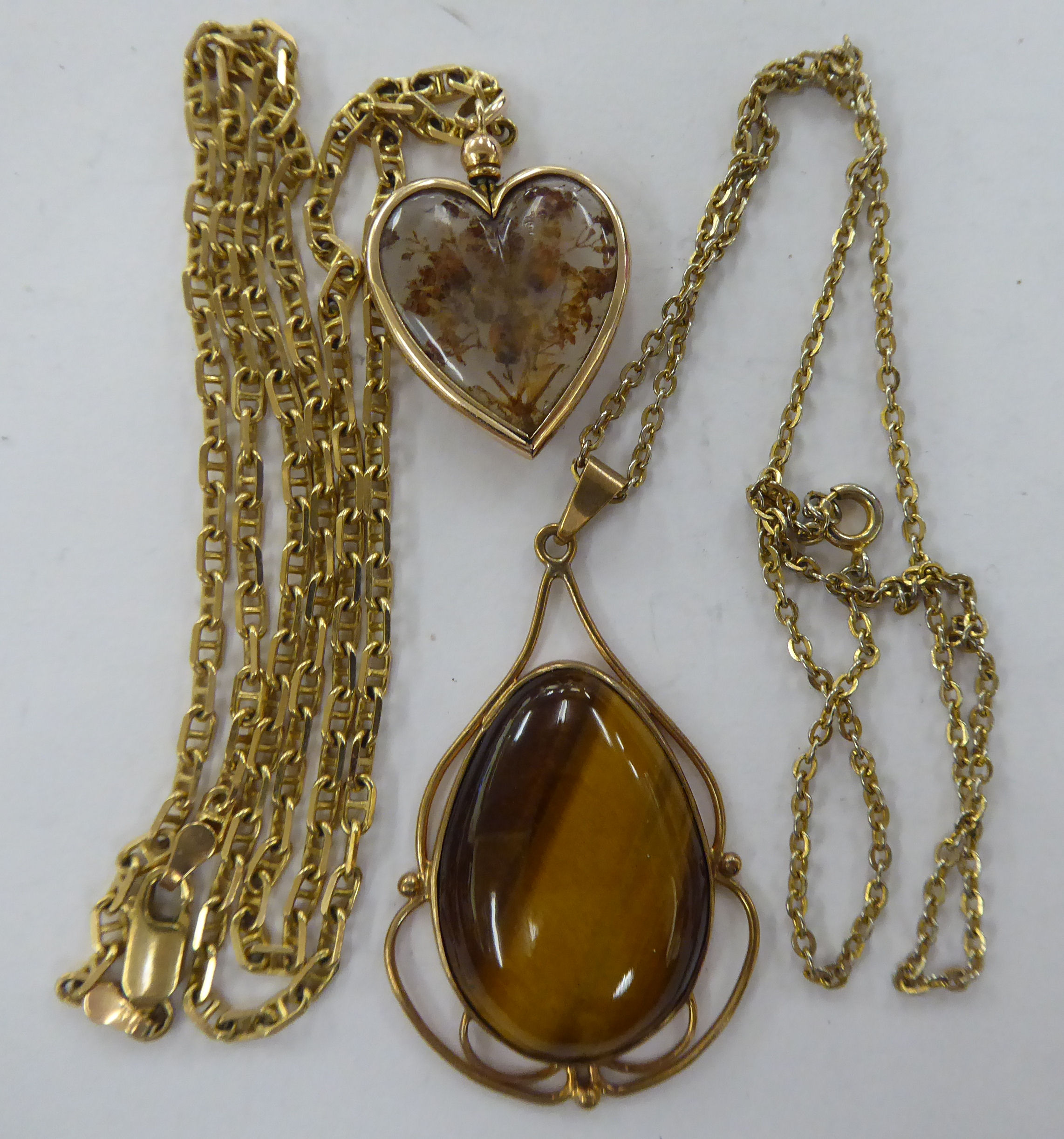 A 9ct gold belcher link neckchain, on a ring-bolt clasp, suspending a tiger's eye pendant,