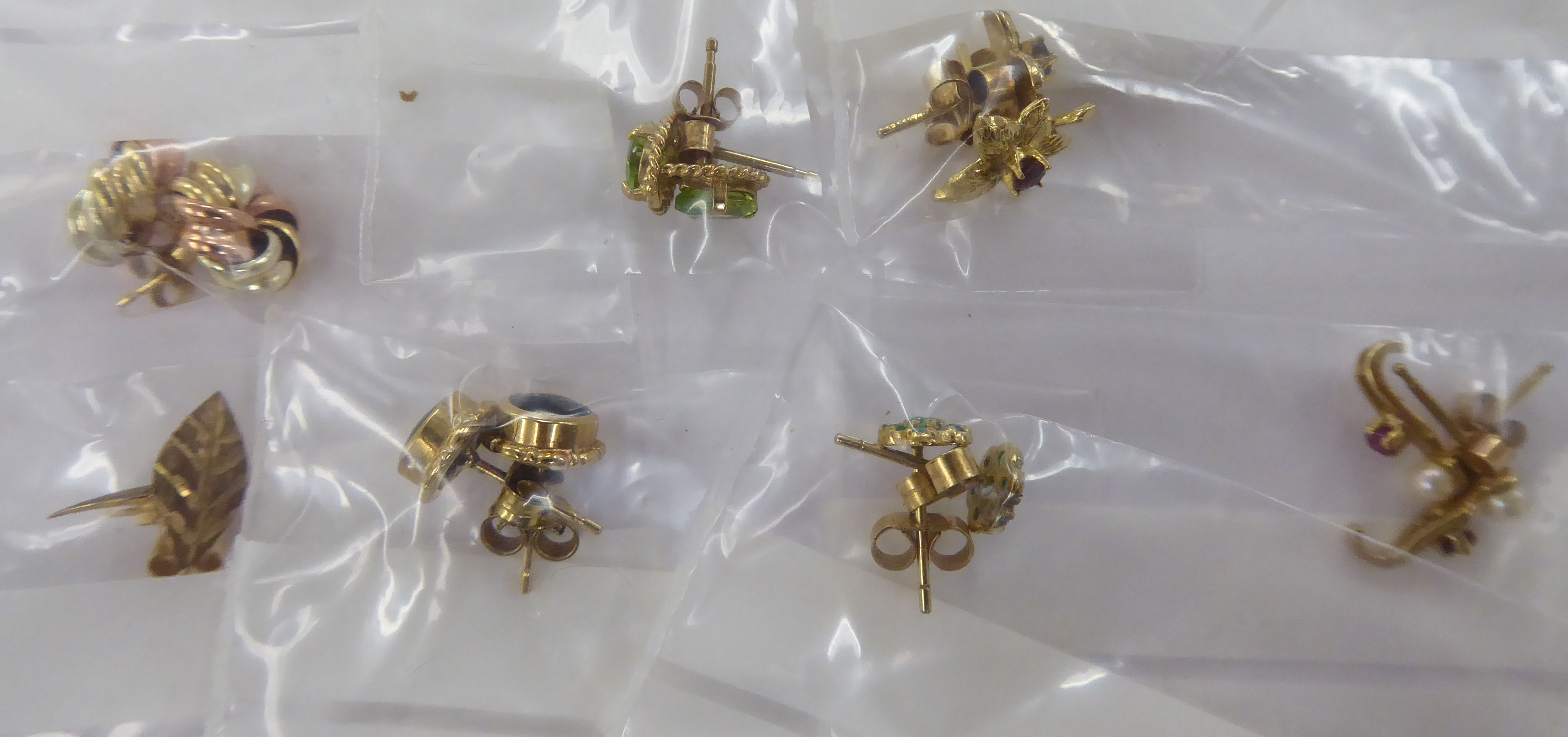 Yellow metal jewellery: to include seven pairs of variously set earrings 11