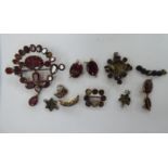 19thC (broken) jewellery: to include yellow metal backed,